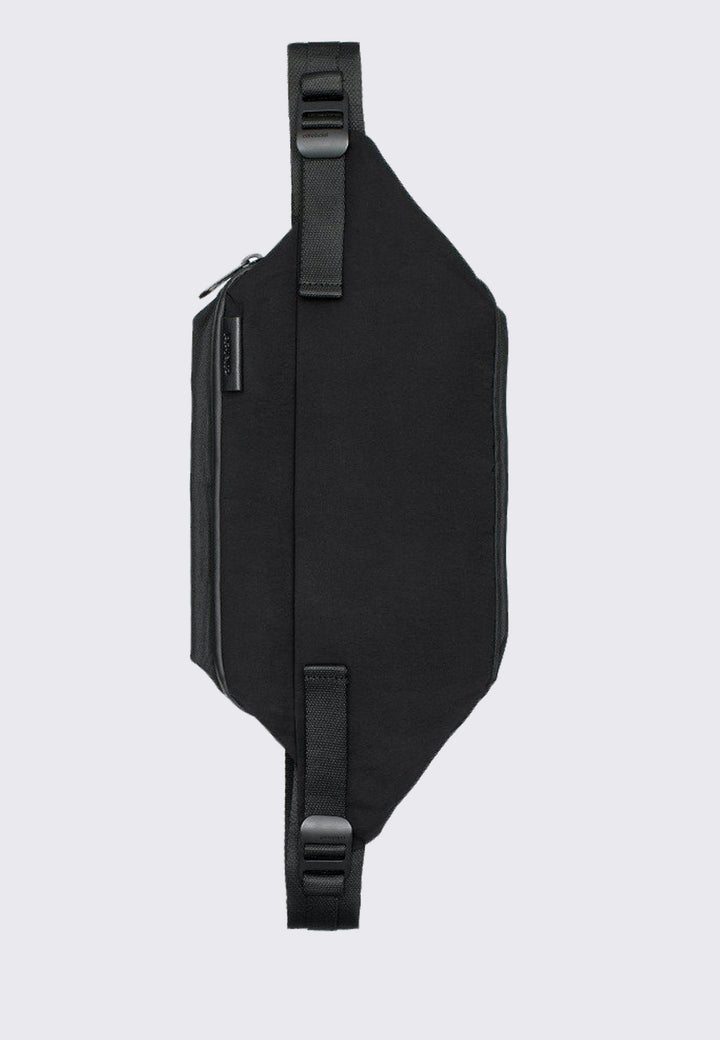 Small Isarau Memory Tech Bag - black