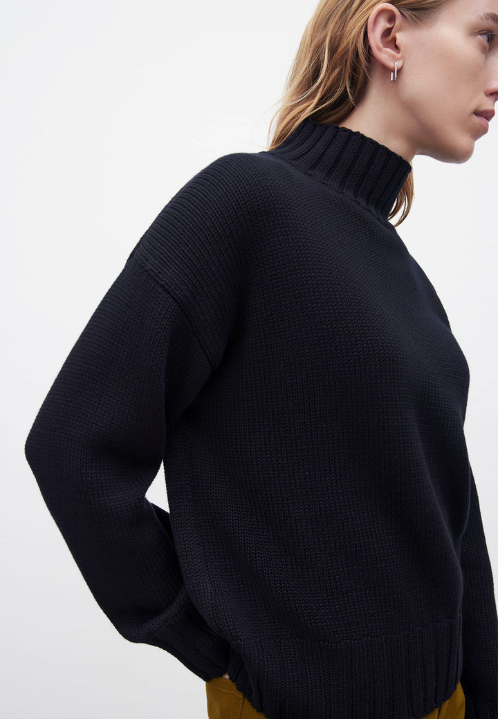 Staple Sweater - Black